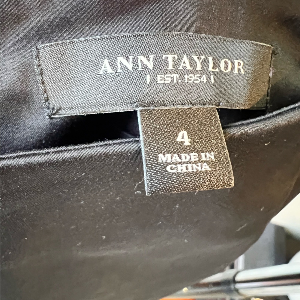 Ann Taylor Satin Pencil Skirt, Size 4 - Picture 3 of 3